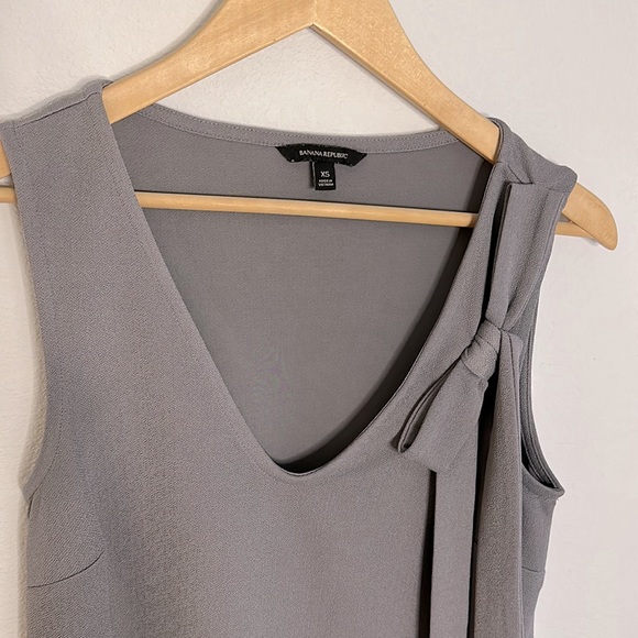 Banana Republic top with bow - Picture 2 of 3